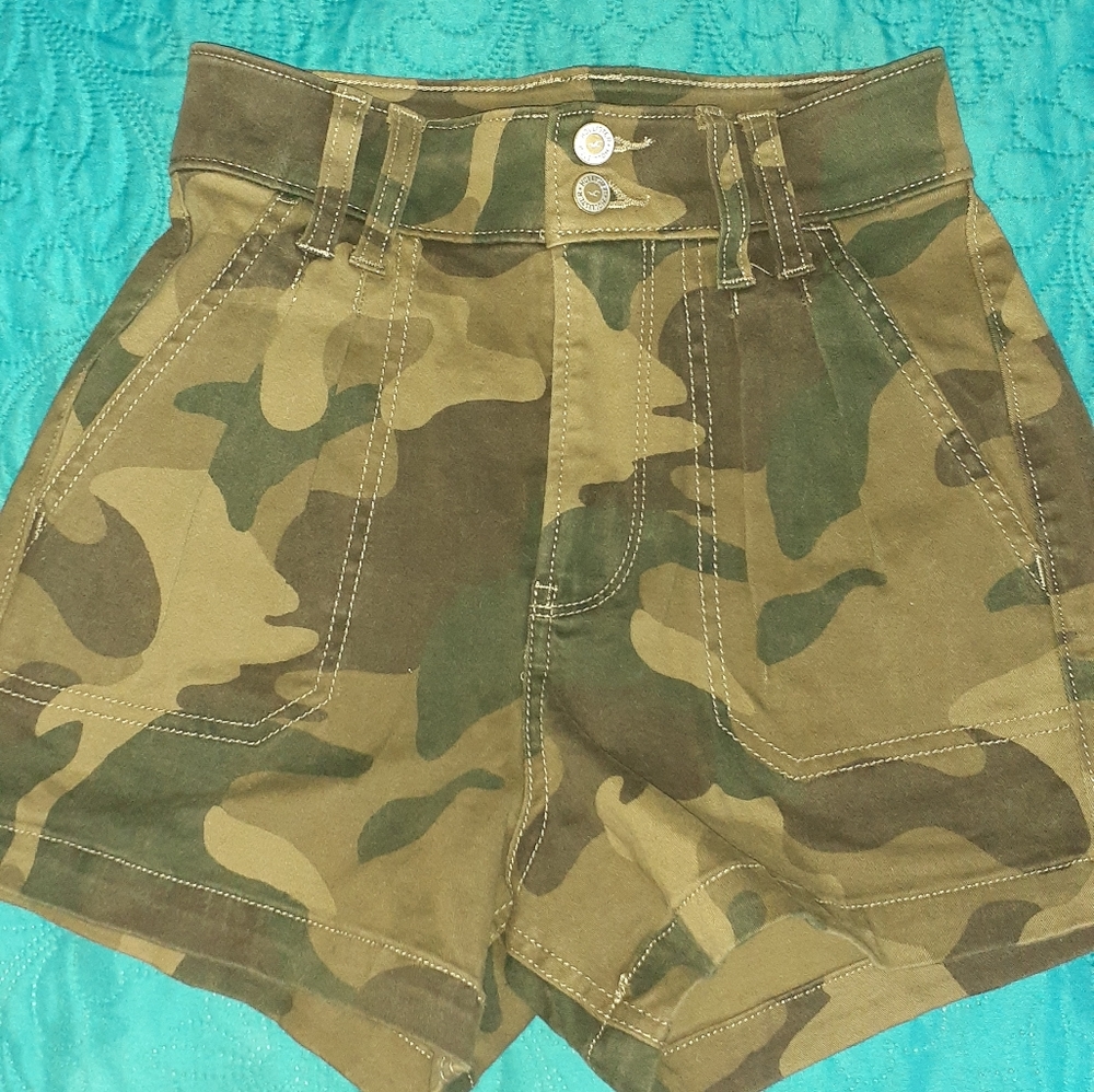 Hollister Mom Shorts Camo